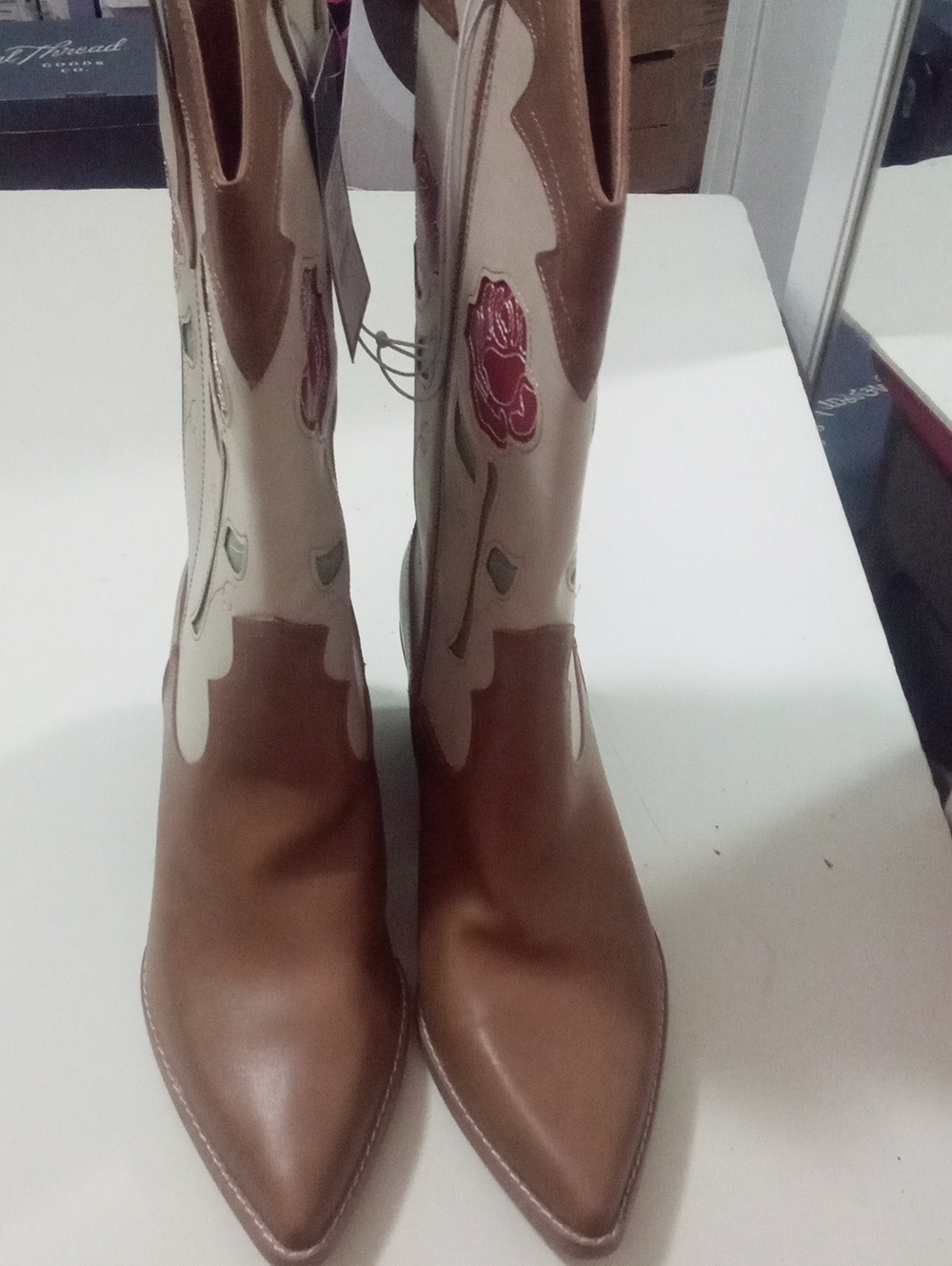 Universal Thread Tan & Cream Western Boots Sz 10 New In Box $55 Red Rose - Picture 3 of 5